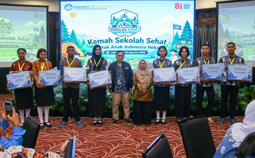 Delapan Murid SMK Anggota Paskibraka Nasional 2026 Terima Apresiasi Laptop